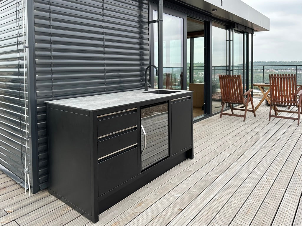 Outdoorküche Blackline Style mit Waschbecken und Kühlschrank